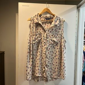 Gorgeous top sleeveless